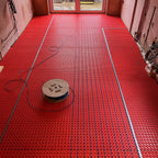 Floor heating cable installation in decoupling membrane