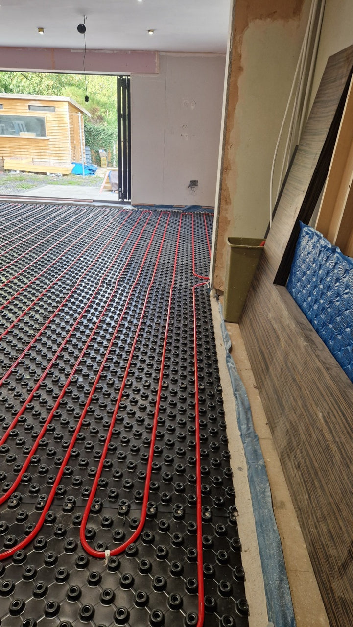 AD-TRAY castellated panels and heating pipe fitted neatly along a room edge