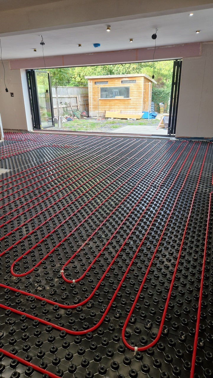 AD-TRAY pipe loops installed across an open-plan renovation floor